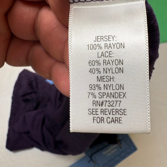 Simply Vera Vera Wang Purple Lace Yoke Flutter Sleeve Womens Top Size PM Petite - Picture 9 of 11